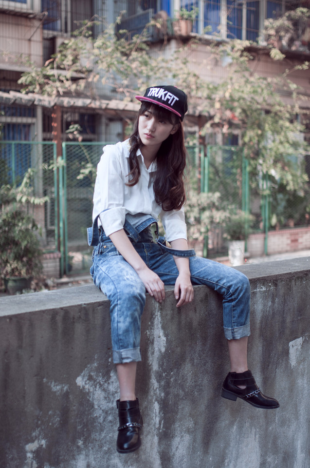 霸气女子户外迷人身姿  第5张