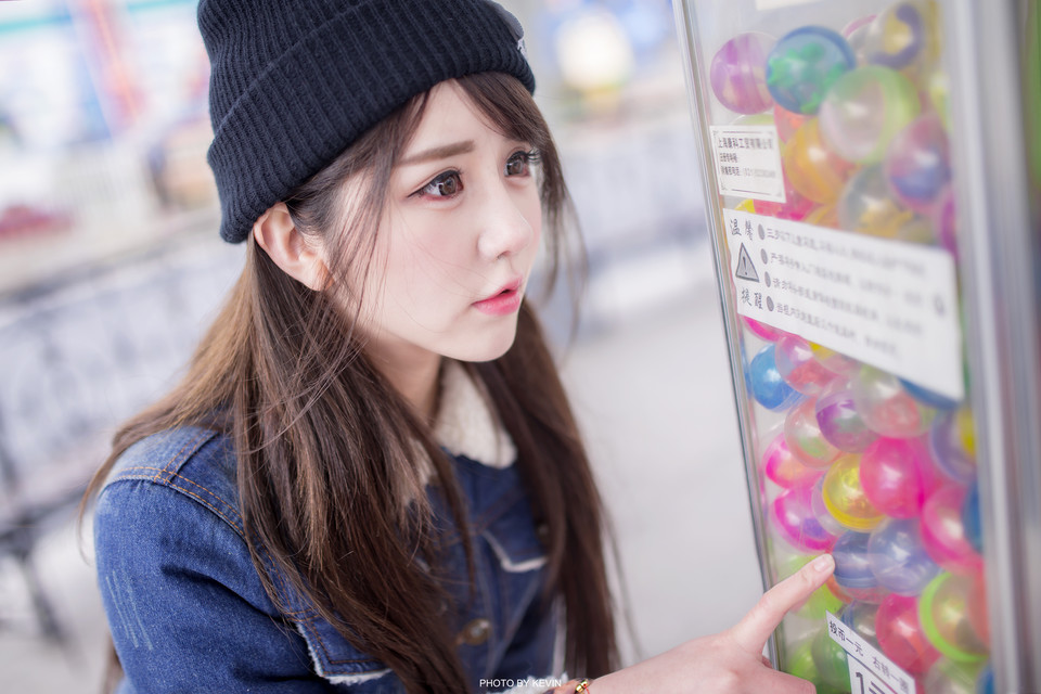 游乐园甜美清纯少女  第1张