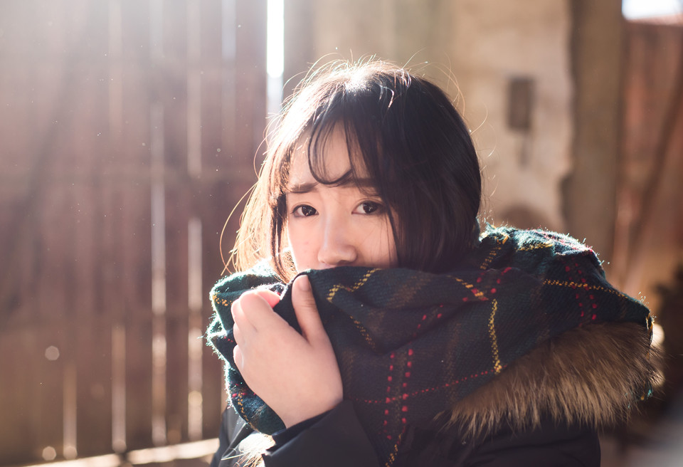 冬日户外浮光少女清纯图  第3张