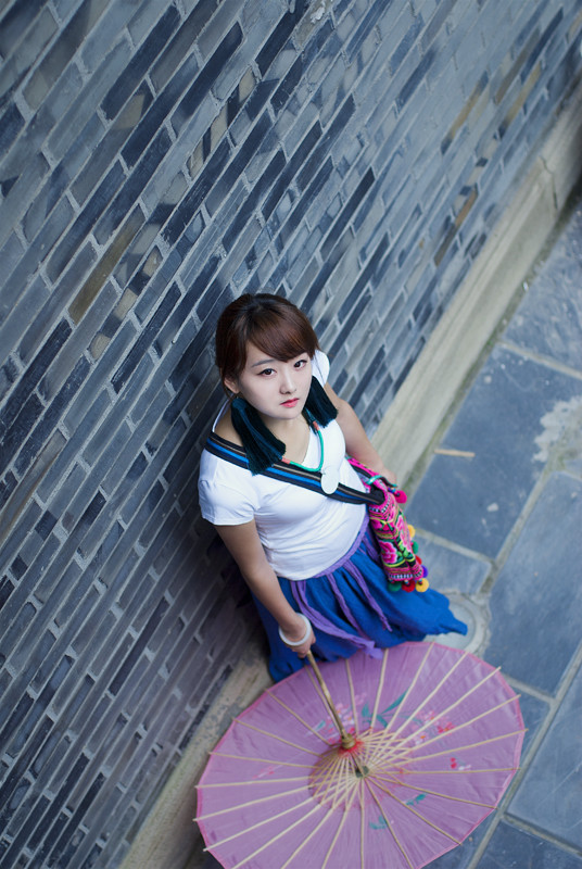 油纸伞的娇小女子的清纯图  第8张