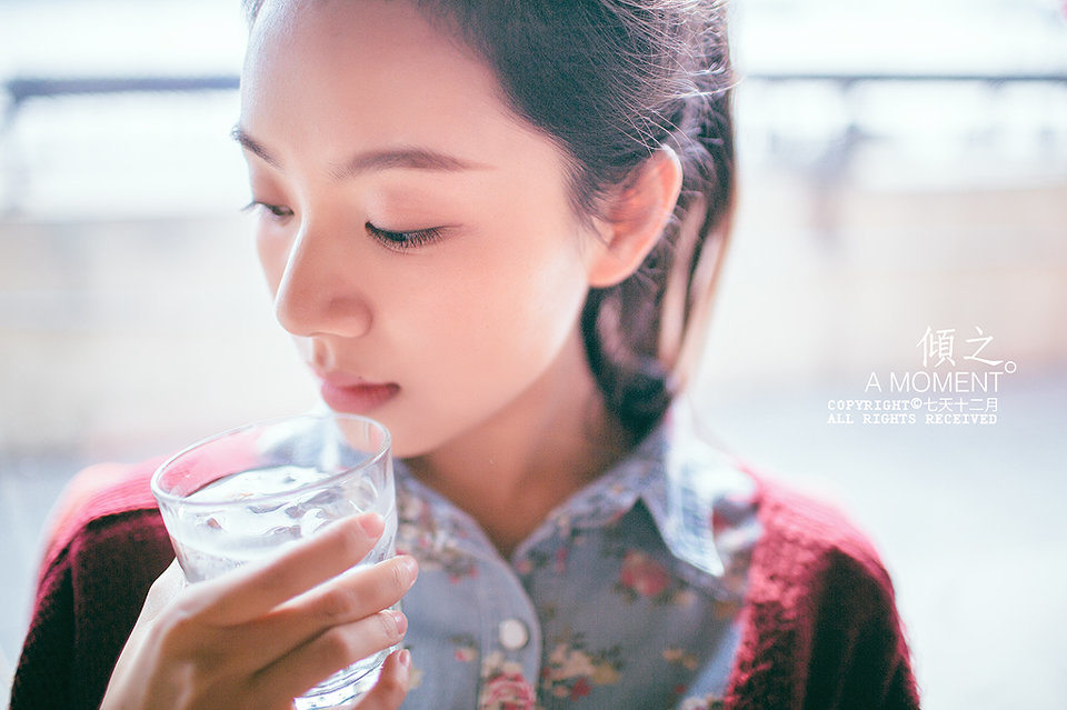 马尾女孩的户外小清新图片  第16张