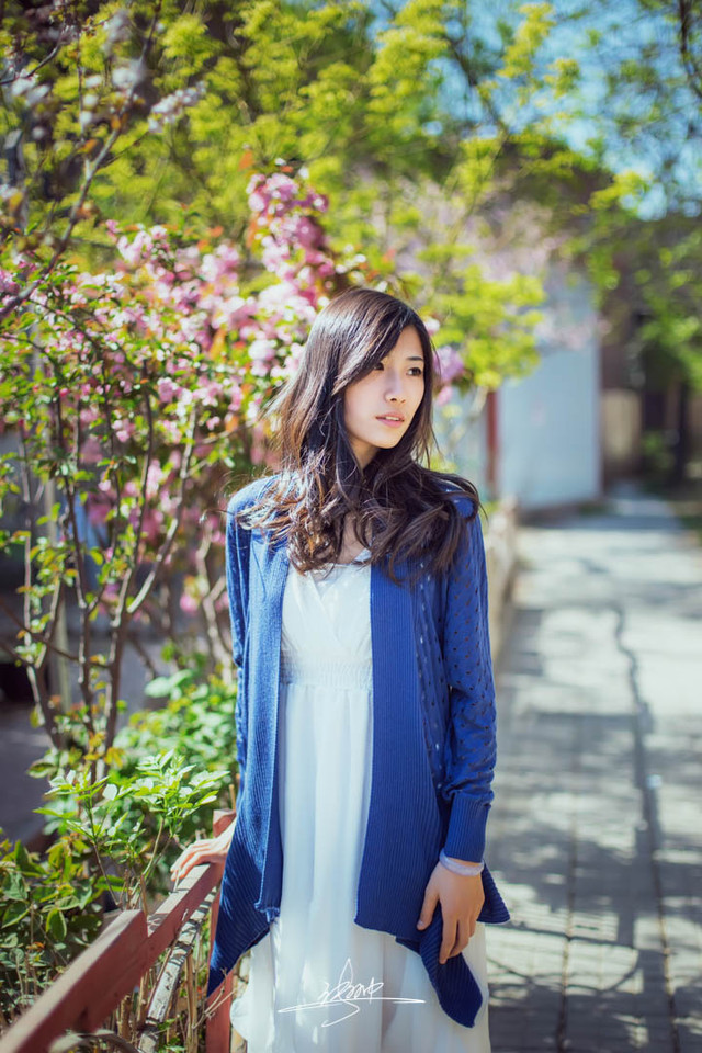 暖阳下的长裙少女迷人图  第10张