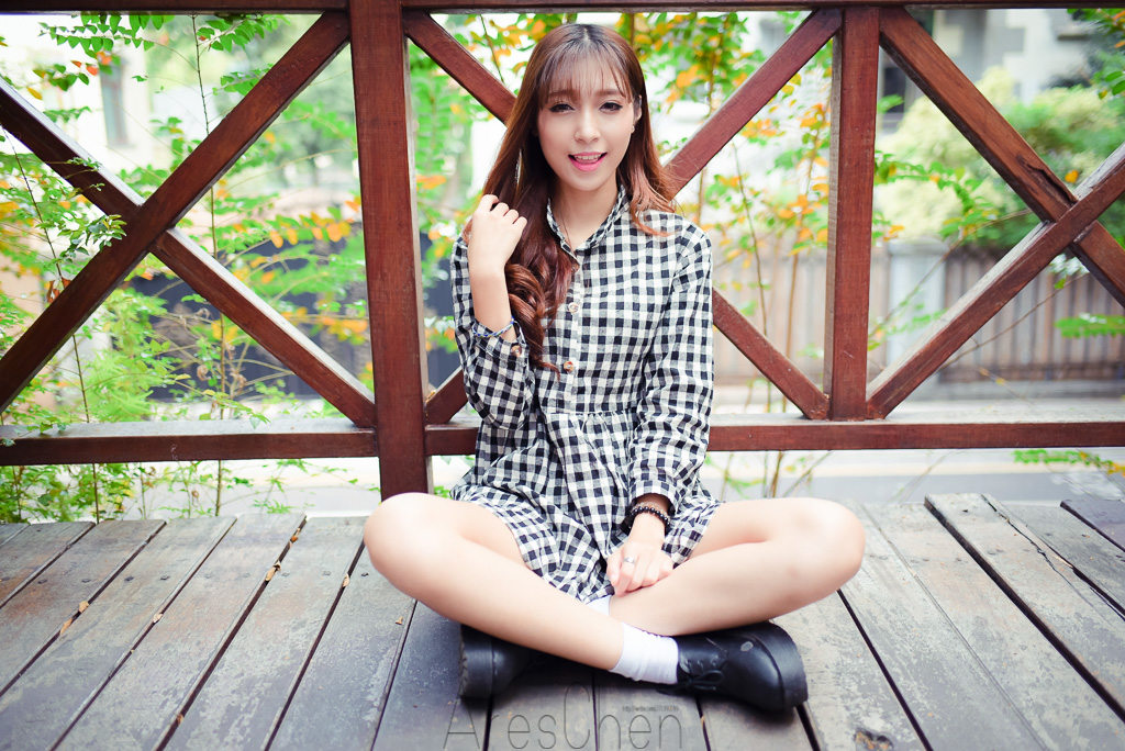 格子长裙女子的秀气写真  第24张