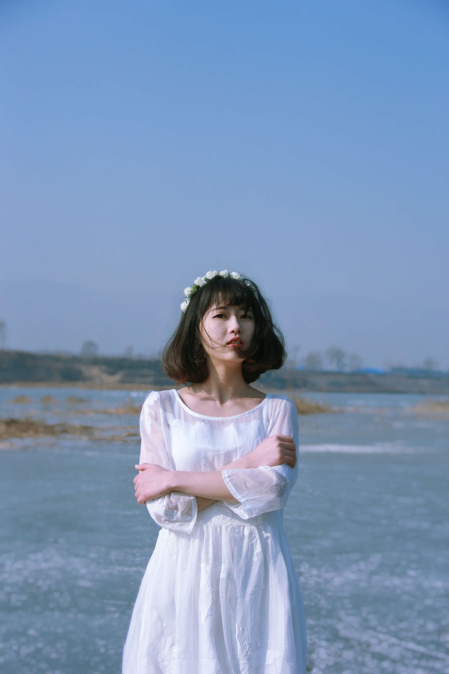 花环少女海边白裙飘飘  第9张