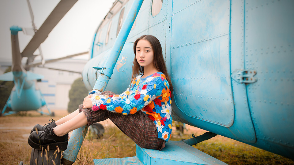 长发女子户外清新甜美风  第9张