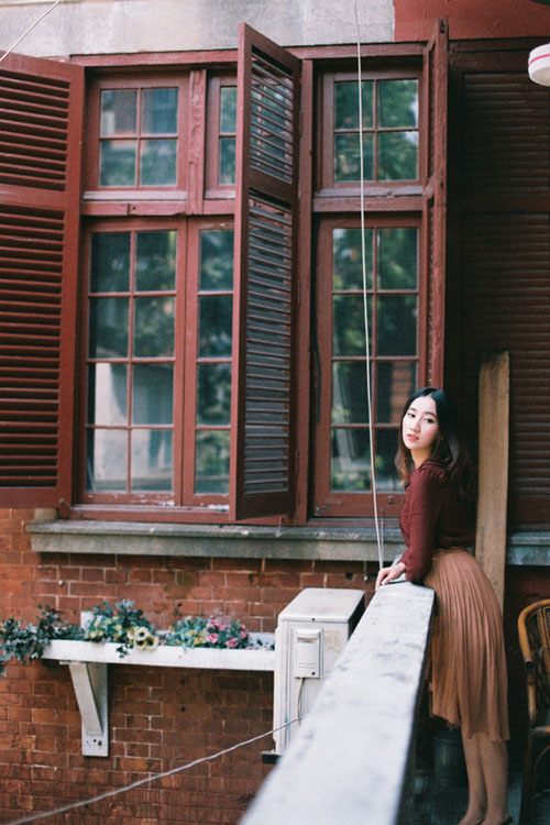 清晨出现在咖啡馆的妖艳女子  第8张